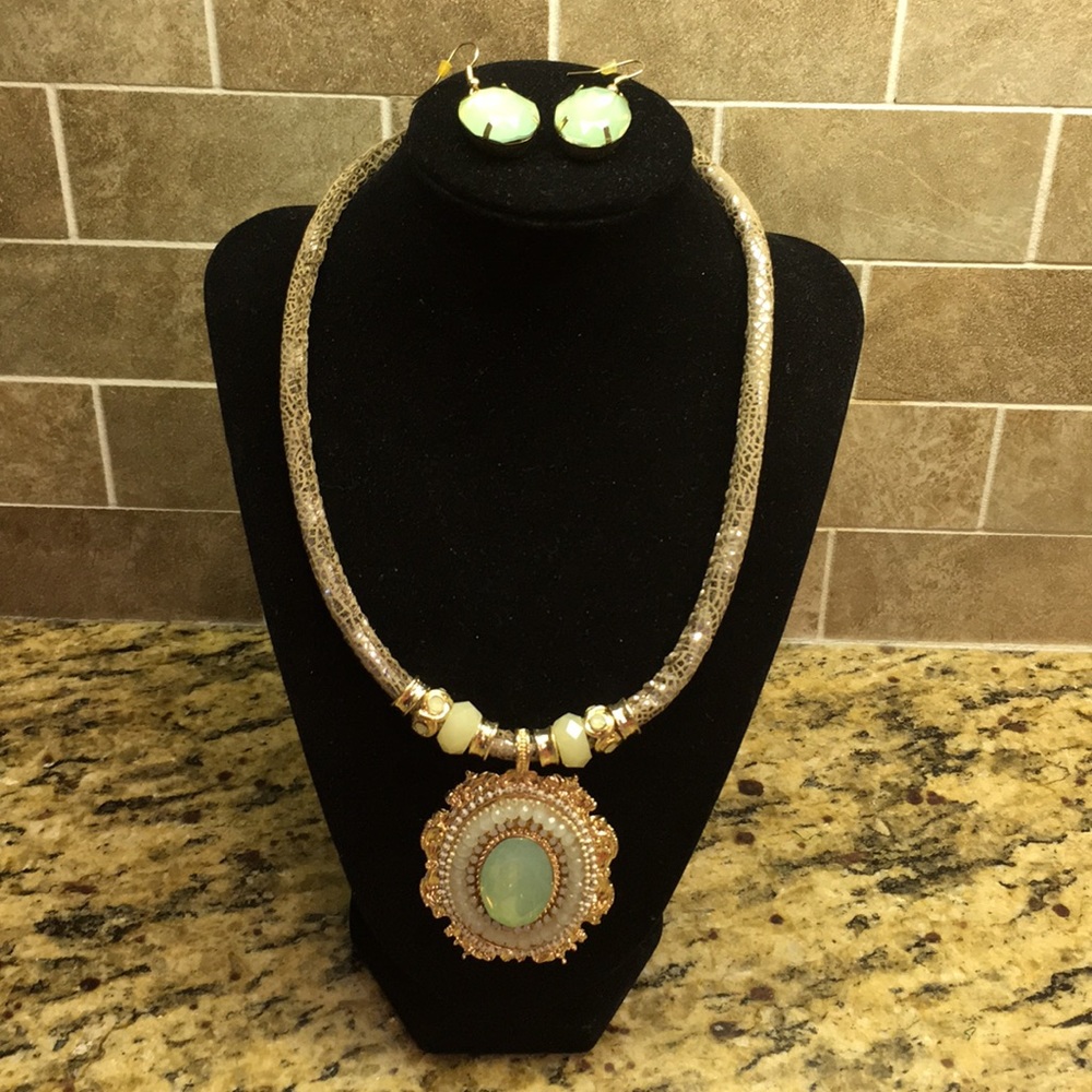 Gold and green medallion necklace & earrings